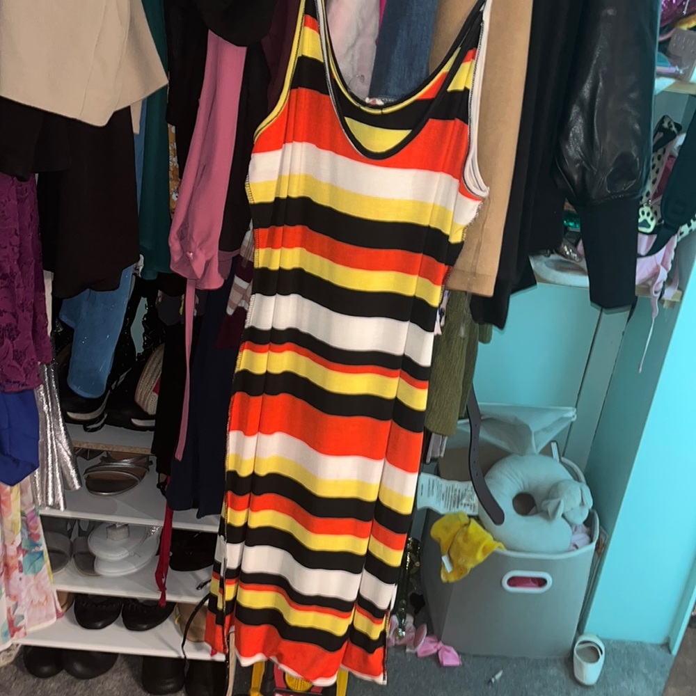 LARGE STRIPPED BODY CON